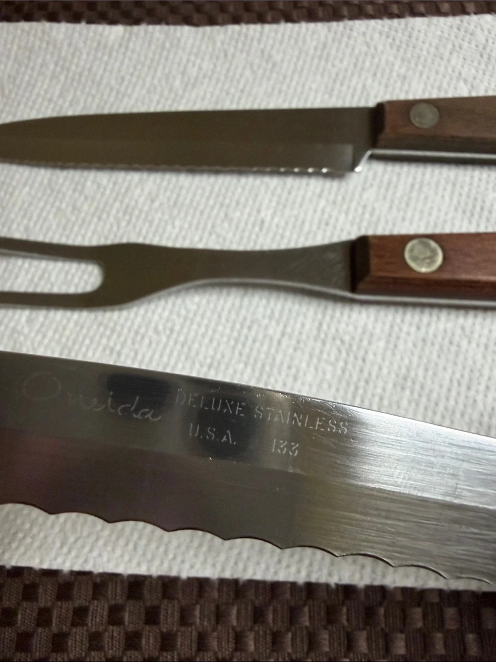 Vintage Oneida Deluxe Stainless 133, 152, 127 Brown Knives & Carving Fork